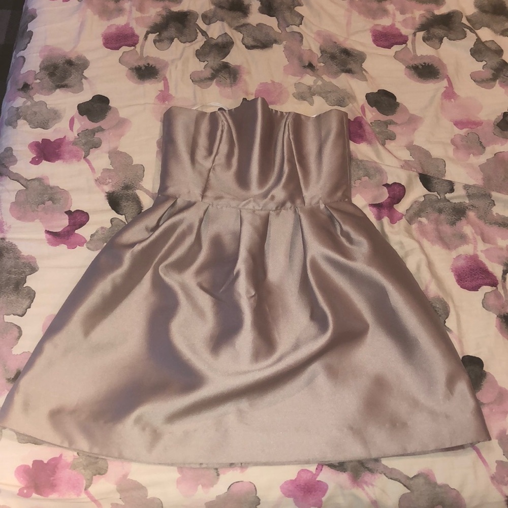 A goldish mini puff dress